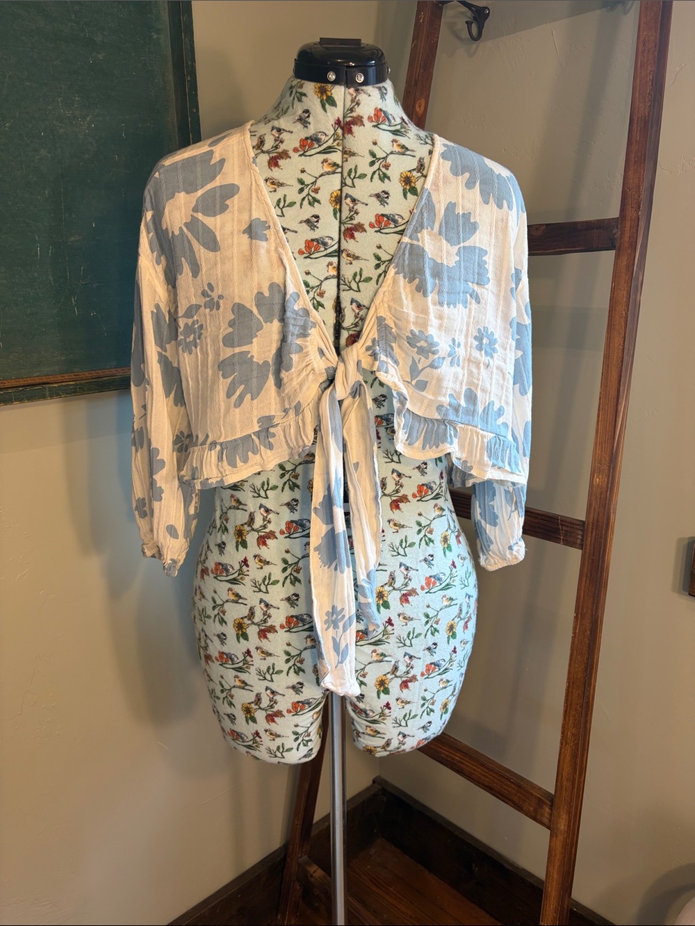American Eagle Outfitters Cream and Light Blue Floral Tie-Front Crop Top